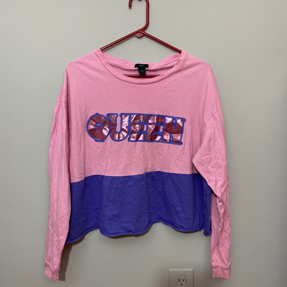 “Queen” Long Sleeved Cropped Shirt